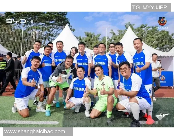 足球明星赛合影技巧揭秘如何拍出完美的团队合照与明星互动瞬间