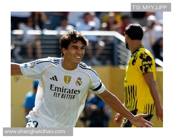 足球场上的流量之王揭秘他如何成为最大流量的足球明星